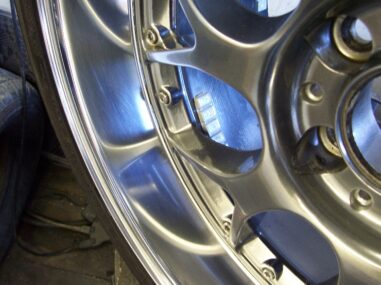 we polish wheel lips